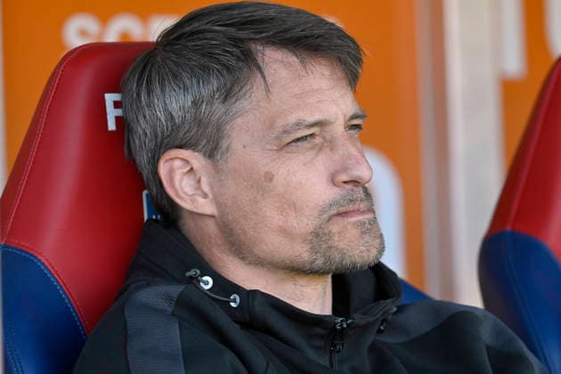 before the start of the match Coach Alexander Blessin FC St Pauli on the bench Portrait 1 FC Heidenheim 1846 FCH vs FC St Pauli 25 04 2026 DFL REGULATIONS PROHIBIT ANY USE OF PHOTOGRAPHS AS IMAGE SEQUENCES AND OR QUASI VIDEO 1 FC Heidenheim 1846 FCH vs FC St Pauli