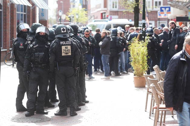26 04 2026, Football, Men, Regionalliga Nord, Matchday 31, BSV Kickers Emden VfB Oldenburg In the run-up to the match, there was an altercation between rival fans in Emden city center