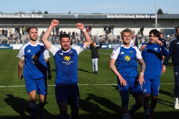 26 04 2026, Soccer, Men, Regionalliga Nord, Matchday 31, BSV Kickers Emden VfB Oldenburg BSV celebrates home win