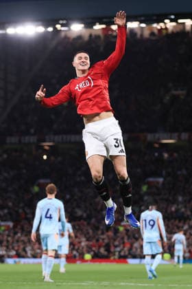 Fußball Premier League Manchester United gegen Brentford 27. April 2026 Premier League Manchester United gegen Brentford Benjamin Sesko von Manchester United jubelt nach seinem zweiten Tor Foto Simon Stacpoole Abseits Manchester UK  Copyright: xSimonxStacpoolexOffside