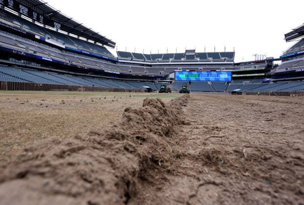 April 28, 2026, Washington Dc, Virginia, USA: Contractors work to prepare the field and the bleachers at Lincoln Financial Field, one of the stadiums hosting the 2026 FIFA World Cup, WM, Weltmeisterschaft, Fussball at Lincoln Financial Field in Philadelphia, USA, on April 28, 2026. Philadelphia Stadium will host six matches at the FIFA World Cup 2026, including one knockout-stage fixture on American Independence Day. The full match schedule for the biggest-ever FIFA World Cup has now been unveiled, giving the framework for the 104-game tournament featuring 48 teams across 16 host cities in three countries à Canada, Mexico, and the United States. Washington Dc USA - ZUMAs337 20260428_znp_s337_011 Copyright: xGentxShkullakux