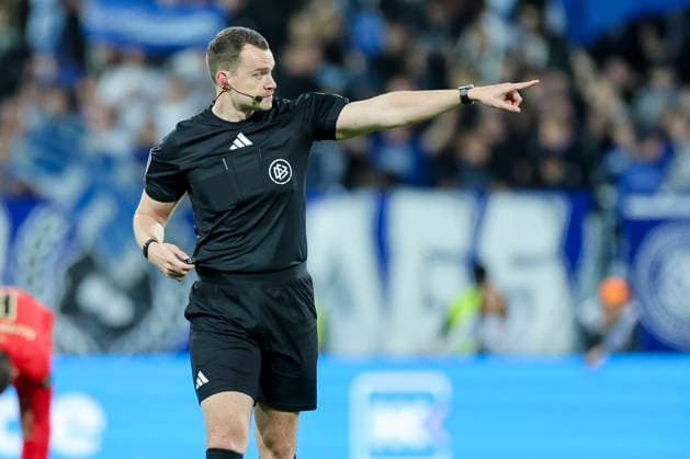 Referee Richard Hempel gestures, 2 Bundesliga, SV Darmstadt 98 v SV 07 Elversberg, Merck Stadion am Böllenfalltor on April 25, 2026 in Darmstadt, Germany Photo by Marco Steinbrenner DeFodi Images Referee Richard Hempel gestures, 2 Bundesliga, SV Darmstadt 98 v SV 07 Elversberg, Merck Stadion am Böllenfalltor, April 25, 2026 in Darmstadt, Germany Photo by Marco Steinbrenner DeFodi Images