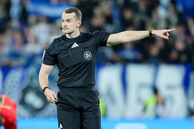 Referee Richard Hempel gestures, 2 Bundesliga, SV Darmstadt 98 v SV 07 Elversberg, Merck Stadion am Böllenfalltor on April 25, 2026 in Darmstadt, Germany Photo by Marco Steinbrenner DeFodi Images Referee Richard Hempel gestures, 2 Bundesliga, SV Darmstadt 98 v SV 07 Elversberg, Merck Stadion am Böllenfalltor, April 25, 2026 in Darmstadt, Germany Photo by Marco Steinbrenner DeFodi Images