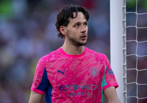 Manchester City v Southampton - Emirates FA Cup Semi Final LONDON, ENGLAND - APRIL 25: Manchester City goalkeeper James Trafford during the Emirates FA Cup Semi Final match between Manchester City and Southampton on April 25, 2026 in London, England. James Trafford London Wembley Stadium England United Kingdom Copyright: xVisionhausx 776483534