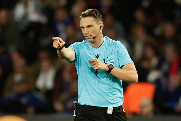 2026 04 27 Paris, Parc des Princes UEFA Champions League semi-final Paris Saint Germain FC Bayern Muenchen v l , Marquinhos Paris Saint Germain , Referee Sandro Schärer SUI points to the spot Copyright: AntonioxBorga