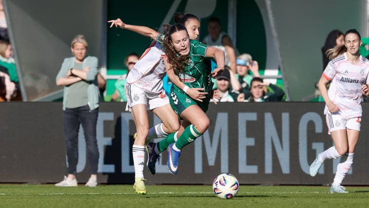 from left Natallia Padilla Bidas FC Bayern München, 23 and Mara Alber SV Werder Bremen, 37 in a duel, dynamic, action, action, game scene, THE DFB REGULATIONS PROHIBIT ANY USE OF PHOTOGRAPHS AS IMAGE SEQUENCES AND OR QUASI VIDEO , 29 04 2026, Bremen Germany , Football, Google Pixel Womens Bundesliga, SV Werder Bremen FC Bayern Munich xobx