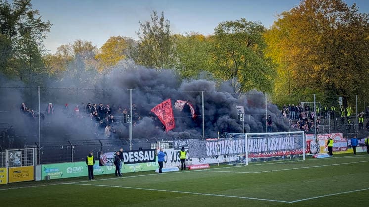 Soccer, Men, Season 2025 2026, Regionalliga Nordost, Matchday 32, SV Babelsberg 03 vs Hallescher FC, Wednesday 29 04 2026, Karl Liebknecht Stadion Potsdam, In the picture The accompanying fans of Hallescher FC set off pyrotechnics Brandenburg Germany