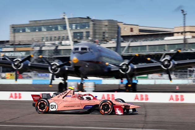 Nico Muellers Porsche 99x Electric 51 in Pink Pig design is pushed into the pits, pit lane, FIA Formula E World Championship Season 12, Berlin E Prix, 01 05 2026, Tempelhof Airport, FE, electric motorsport