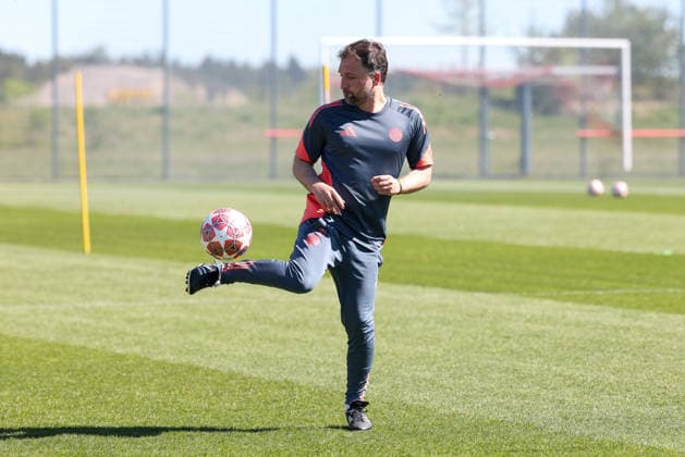 Jose Barcala FC Bayern Muenchen, Head coach with ball, GER, Official final training FC Bayern Muenchen, Football, UEFA Womens Champions League, semi-final, second leg, 2025 2026 season, 02 05 2026, GER, Official final training FC Bayern Muenchen, Football, UEFA Womens Champions League, semi-final, second leg, 2025 2026 season, 02 05 2026 Muenchen Copyright: xEibner-Pressefoto JennixMaulx EP_JML