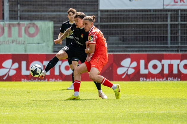 02 05 2026, xdaymx, Soccer Regionalliga Suedwest, FSV Mainz 05 U23 SG Sonnenhof Grossaspach Niklas Pollex in duel with Tebo Gabriel Mainz 05 U23 DFL DFB REGULATIONS PROHIBIT ANY USE OF PHOTOGRAPHS as IMAGE SEQUENCES and or QUASI VIDEO Mainz
