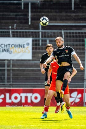 02 05 2026, xdaymx, Fußball Regionalliga Suedwest, FSV Mainz 05 U23 SG Sonnenhof Grossaspach Kapitän Volker Celiktas SG Sonnenhof Grossaspach im Kopfballduell DFL DFB REGULATIONS PROHIBIT ANY USE OF PHOTOGRAPHS as IMAGE SEQUENCES and or QUASI VIDEO Mainz