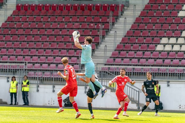 02 05 2026, xdaymx, Fussball Regionalliga Suedwest, FSV Mainz 05 U23 SG Sonnenhof Grossaspach Maximilian Kinzig Mainz 05 U23 catches the ball without any problems DFL DFB REGULATIONS PROHIBIT ANY USE OF PHOTOGRAPHS as IMAGE SEQUENCES and or QUASI VIDEO Mainz