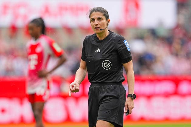 02 05 2026, xydrx, Women, Football, 1 Women Bundesliga, 1 FC Köln SV Werder Bremen, Season 2025 2026, RheinEnergieSTADION DR Riem Hussein Referee gesticulating DFB regulations prohibit any use of photographs as image sequences and or quasi video Copyright: HMBxMedia YannisxDreimann