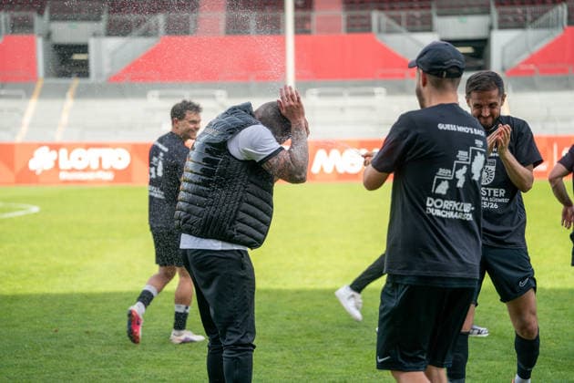 02 05 2026, xdaymx, Soccer Regionalliga Suedwest, FSV Mainz 05 U23 SG Sonnenhof Grossaspach Head Coach Pascal Reinhardt SG Sonnenhof Grossaspach receives a champagne shower after the promotion at the U23 in Mainz DFL DFB REGULATIONS PROHIBIT ANY USE OF PHOTOGRAPHS as IMAGE SEQUENCES and or QUASI VIDEO Mainz