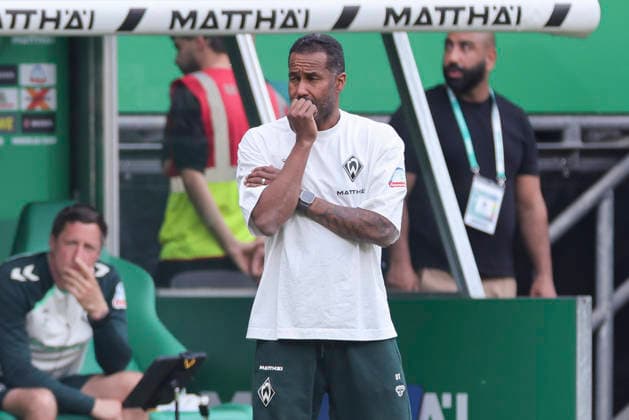 Trainer Daniel Thioune Werder Bremen looks dejected, Bundesliga, SV Werder Bremen v FC Augsburg, Weserstadion on 02 May 2026 in Bremen, Germany Photo by Marco Steinbrenner DeFodi Images Trainer Daniel Thioune Werder Bremen looks dejected, Bundesliga, SV Werder Bremen v FC Augsburg, Weserstadion, May 2, 2026 in Bremen, Germany Photo by Marco Steinbrenner DeFodi Images DFL regulations prohibit any use of photographs as image sequences and or quasi video