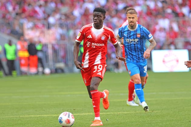 39 Bara Sapoko Ndiaye FCB vs 30 Niklas Dorsch Heidenheim Action, duel, football 1 BL FC Bayern Munich 1 FC Heidenheim 02 05 2026 Allianz Arena PHOTO Mladen Lackovic LakoPress
