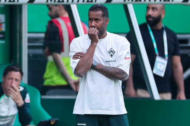 Trainer Daniel Thioune Werder Bremen looks dejected, Bundesliga, SV Werder Bremen v FC Augsburg, Weserstadion on 02 May 2026 in Bremen, Germany Photo by Marco Steinbrenner DeFodi Images Trainer Daniel Thioune Werder Bremen looks dejected, Bundesliga, SV Werder Bremen v FC Augsburg, Weserstadion, May 2, 2026 in Bremen, Germany Photo by Marco Steinbrenner DeFodi Images DFL regulations prohibit any use of photographs as image sequences and or quasi video