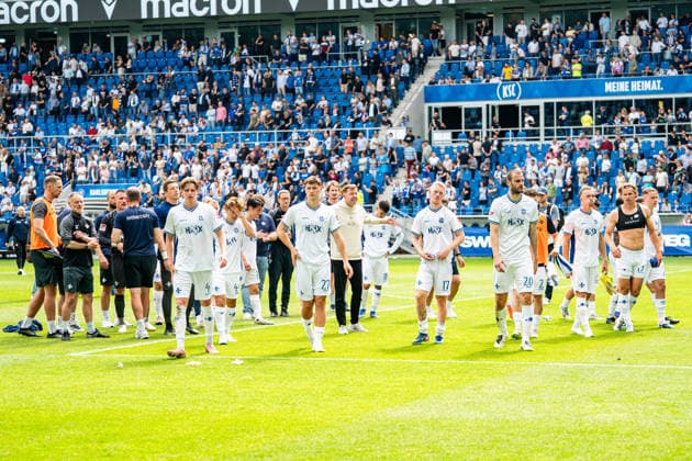 03 05 2026, xdaymx, Soccer 2 Bundesliga, Karlsruher SC SV Darmstadt 98, Florian Kohfeldt sends his team into the fan curve after the match in Karlsruhe DFL DFB REGULATIONS PROHIBIT ANY USE OF PHOTOGRAPHS as IMAGE SEQUENCES and or QUASI VIDEO Karlsruhe