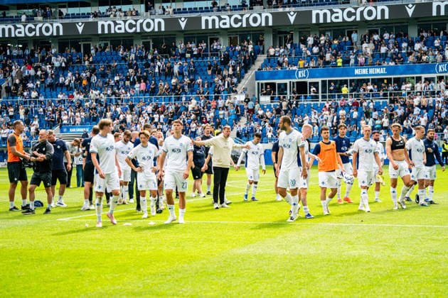 03 05 2026, xdaymx, Soccer 2 Bundesliga, Karlsruher SC SV Darmstadt 98, Florian Kohfeldt sends his team into the fan curve after the match in Karlsruhe DFL DFB REGULATIONS PROHIBIT ANY USE OF PHOTOGRAPHS as IMAGE SEQUENCES and or QUASI VIDEO Karlsruhe
