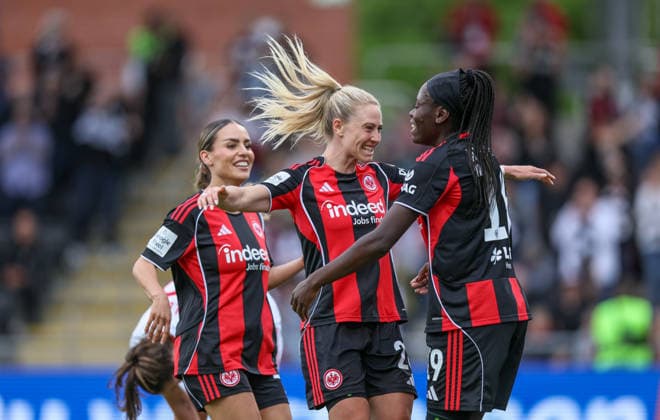 GER, Frankfurt, Eintracht Frankfurt vs FC Nürnberg, Google Pixel Bundesliga, Football, DFB, Season 2025 2026, Stadion am Brentanobad, 24 Matchday in picture Rebecka Blomqvist Eintracht Frankfurt Women 28 hugs goal scorer Nicole Anyomi Eintracht Frankfurt Women 19 , Goal, Cheers and joy, Emotions DFB DFL REGULATIONS PROHIBIT ANY USE OF PHOTOGRAPHS AS IMAGE SEQUENCES AND OR QUASI VIDEO, 04 05 2026 Copyright: HMBxMedia HendrikxHamelau