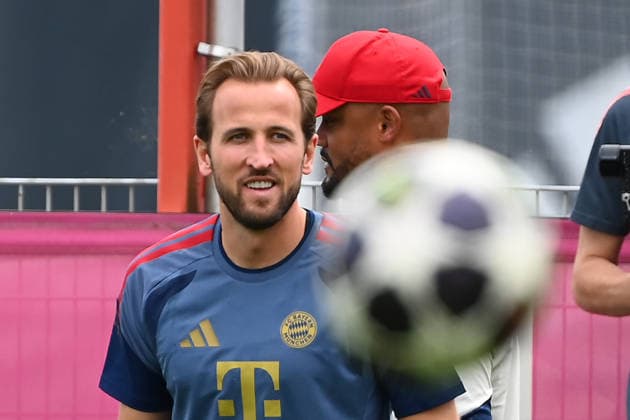 Harry KANE Bayern Muenchen , hi Coach Vincent KOMPANY Bayern Muenchen final training on 05 05 2026 before the football Champions League semi-final FC Bayern Muenchen Paris Saint Germain PSG