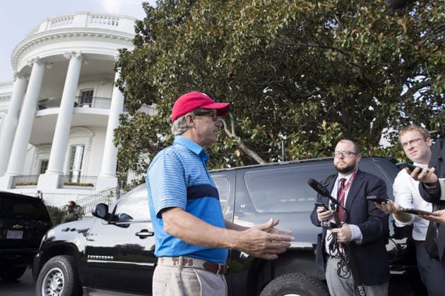 October 15, 2017 - Washington, District of Columbia, United States of America - United States Senator Rand Paul (Republican of Kentucky) speaks with members of the news media outside the South Portico of the White House after returning from a golf outing in Virginia with US President Donald J. Trump, in Washington, DC, USA, 15 October 2017..Credit: Michael Reynolds Pool via CNP Copyright: xMichaelxReynoldsx