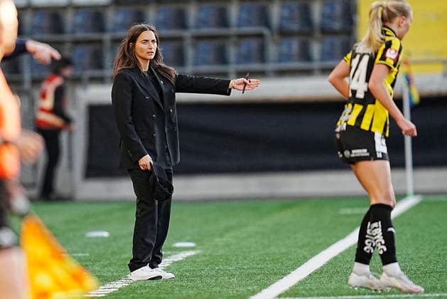GÖTEBORG, SWEDEN 20260506 Häckens coach Elena Sadiku during Wednesdays football match in the womens Swedish league between BK Häcken and Djurgardens IF at Nordic Wellness Arena GÖTEBORG SWEDEN x9200x Copyright: xBjörnxLarssonxRosvall TTx DAMALLSVENSKAN HÄCKEN-DJURGARDEN