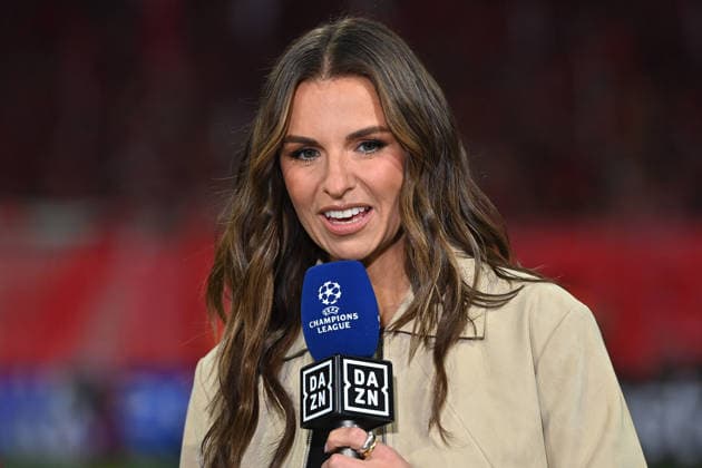 Laura WONTORRA DAZN presenter at the microphone,single image,cropped single motif,portrait,portrait,portrait Football Champions League,season 2025 26, semi-final FC Bayern Muenchen Paris Saint Germain PSG 1 1 on 06 05 2026 A L L I A N Z A R E N A Â