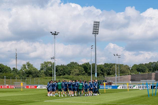 07 05 2026, Soccer, Training of FC Schalke 04 The players of S04 come together on the training ground Gelsenkirchen Training ground FC Schalke 04 NRW Germany xRHR PHOTO YYx Copyright: RHR-FOTOx RHR-FOTO YY
