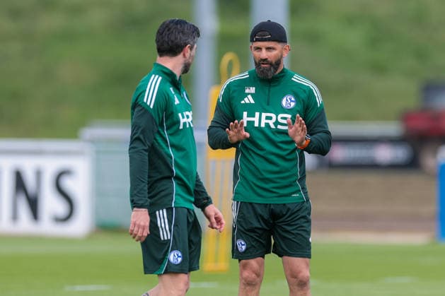 07 05 2026, Football, Training of FC Schalke 04 v l Co Coach Tim Hoogland FC Schalke 04 , Coach Miron Muslic FC Schalke 04 Gelsenkirchen Training ground FC Schalke 04 NRW Germany xRHR PHOTO YYx Copyright: RHR-FOTOx RHR-FOTO YY