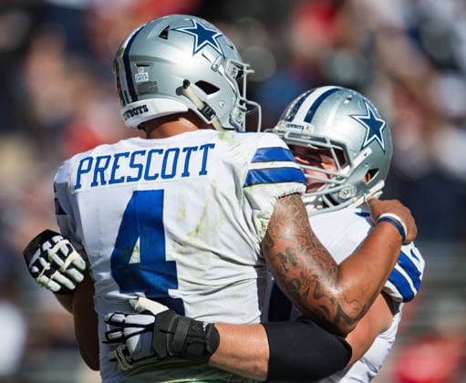 October 22, 2017: Dallas Cowboys quarterback Dak Prescott (4) gets congratulated by a teammate for his third quarter touchdown, during a NFL, American Football Herren, USA game between the Dallas Cowboys and the San Francisco 49ers at the Levi s Stadium in Santa Clara, California. Valerie Shoaps CSM Copyright: xValeriexShoapsx