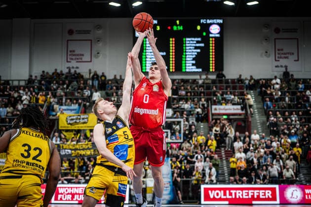 Nenad Dimitrijevic FC Bayern Basketball, 00 vs Toms Skuja MHP RIESEN Ludwigsburg, 05 GER, MHP Riesen Ludwigsburg vs FC Bayern Muenchen Basketball, Basketball Bundesliga, easycredit BBL, 33 Matchday, Season 2025 2026, 07 05 2026 GER, MHP Riesen Ludwigsburg vs FC Bayern Muenchen Basketball, Basketball Bundesliga, easycredit BBL, 33 Matchday, Season 2025 2026, 07 05 2026 Ludwigsburg Copyright: xSandyxDinkelackerx EP_SDR