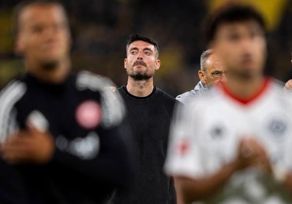 Albert Riera Eintracht Frankfurt, Trainer enttaeuscht, enttaeuscht schauend, dissapointed, traurig, frustiert, frust, gefrustet, frustrated nach dem Spiel Borussia Dortmund Eintracht Frankfurt, 33 Spieltag, 1 Bundesliga in Dortmund, Signal Iduna Park DFL regulations prohibit any use of photographs as image sequences and or quasi video Copyright: HMBxMedia xMarcoxBader