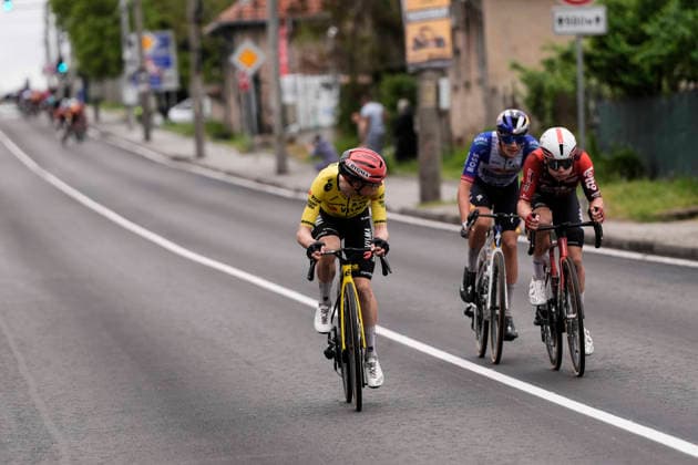 DenmarkÕs Jonas Vingegaard Hansen of Team Visma Lease A Bike, ItalyÕs Giulio Pellizzari of Red Bull - Bora - Hansgrohe during Stage 2 of the Giro dÕItalia, from Burgas to Veliko Tarnovo, Bulgaria, Saturday, May 9, 2026.  Copyright: xFabioxFerrari LaPressex