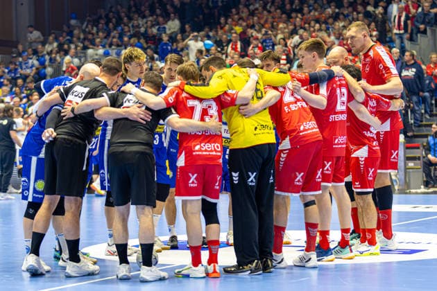 DAIKIN Handball Bundesliga, Kassel, MT Melsungen vs ThSV Eisenach, Rothenbach Halle Kassel 09 05 2026 DAIKIN Handball Bundesliga, Kassel, Germany 09 05 2026 Players of both teams before the match, Handball BundesligaL, Match of MT Melsungen vs ThSV Eisenach, Rothenbach Halle Kassel Copyright: xBEAUTIFULxSPORTS Freudensteinx