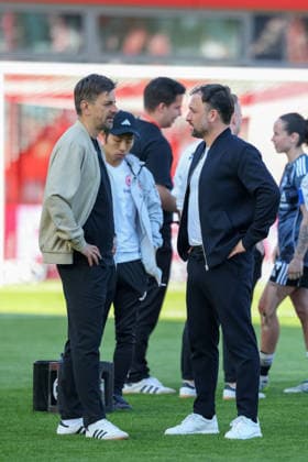 Jose Barcala FC Bayern Muenchen, Head Coach in conversation with Niko Arnautis Eintracht Frankfurt, Head Coach after the match, GER, FC Bayern Muenchen vs Eintracht Frankfurt, Football, Google Pixel Womens Bundesliga, 25 Matchday, Season 2025 2026, 09 05 2026, DFL DFB REGULATIONS PROHIBIT ANY USE OF PHOTOGRAPHS as IMAGE SEQUENCES and or QUASI VIDEO, GER, FC Bayern Muenchen vs Eintracht Frankfurt, Football, Google Pixel Womens Bundesliga, 25 Matchday, Season 2025 2026, 09 05 2026 Muenchen Copyright: xEibner-Pressefoto JennixMaulx EP_JML