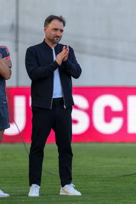 Jose Barcala FC Bayern Muenchen, Head Coach applauds, GER, FC Bayern Muenchen vs Eintracht Frankfurt, Soccer, Google Pixel Women Bundesliga, 25 Matchday, Season 2025 2026, 09 05 2026, DFL DFB REGULATIONS PROHIBIT ANY USE OF PHOTOGRAPHS as IMAGE SEQUENCES and or QUASI VIDEO, GER, FC Bayern Muenchen vs Eintracht Frankfurt, Football, Google Pixel Frauen Bundesliga, 25 Spieltag, Saison 2025 2026, 09 05 2026 Muenchen Copyright: xEibner-Pressefoto JennixMaulx EP_JML