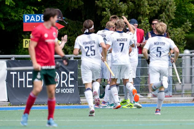 Players of Mannheimer HC MHC , celebrate the goal, celebrate the goal, goal, celebration, cheer, cheers about the goal, joy, joy, optimistic, positive, game scene, highlight, action, 10 05 2026, Mannheim Germany , Hockey, 1 Bundesliga, Men, Mannheimer HC Crefelder HTC xozx