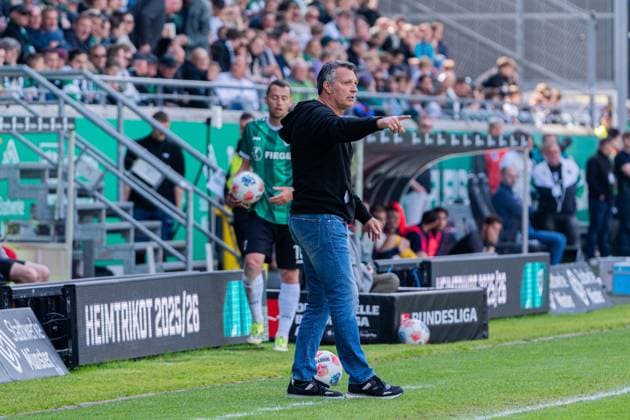 Münster, Germany 10 May 2026 2 BL 2025 2026 Sp 33 SC Preußen Münster vs SV Darmstadt 98 In picture coach Alois Schwartz PRM gesticulating on the pitch DFL DFB regulations prohibit any use of photographs as image sequences and or quasi video LVM Preussenstadion Nordrhein Westfalen Copyright: xFotostandx xKruczynskix