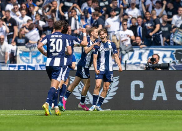 Soccer, Men, Season 2025 2026, 2 Bundesliga 33 Matchday , Hertha BSC SpVgg Greuther Fürth, f l Paul Seguin Hertha BSC , Fabian Reese Hertha BSC , Marten Winkler Hertha BSC , Kennet Eichhorn Hertha BSC , Celebration after goal to 1 0, 10 05 2026, Copyright: xMatthiasxKochx