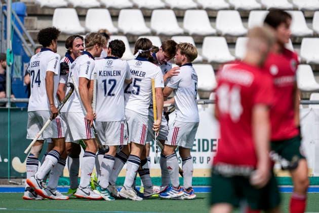 Players of Mannheimer HC MHC , celebrate the goal, celebrate the goal, goal, celebration, cheer, cheers about the goal, joy, joy, optimistic, positive, game scene, highlight, action, 10 05 2026, Mannheim Germany , Hockey, 1 Bundesliga, Men, Mannheimer HC Crefelder HTC xozx