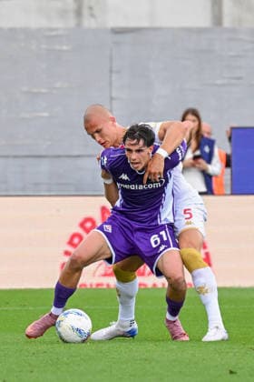 Genoa™s Leo Skiri Ostigard fights for the ball with Fiorentina s Braschi during the Serie A soccer match between Fiorentina and Genoa at the Artemio Franchi Stadium in Florence, Italy - Sunday, May 10, 2026. - Soccer .  Copyright: xTanoxPecoraro LaPressex