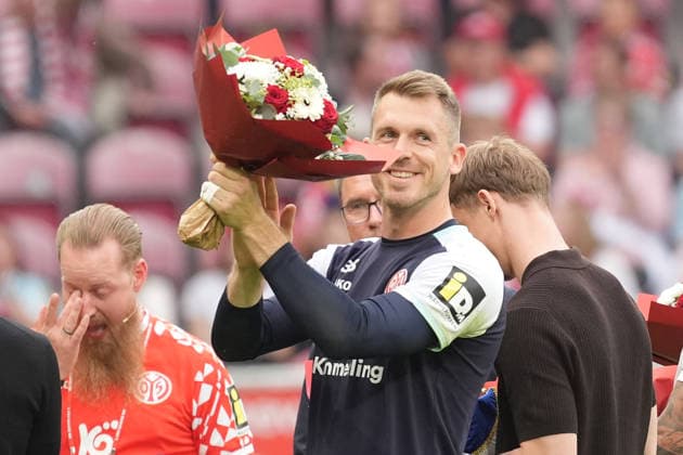 Goalkeeper Daniel Batz 1 FSV Mainz 05 is bid farewell by the club and the fans with much applause 10 05 2026 1 FSV Mainz 05 vs Union Berlin, MEWA Arena, Bundesliga 33 Matchday