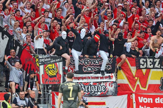 Mainz, Germany 10 May 2026 1 BL 2025 2026 Sp 33 FSV Mainz 05 vs 1 FC Union Berlin In the picture Union fans react with a protest action to the Sunday scheduling of the DFL DFL regulations prohibit any use of photographs as image sequences and or quasi video Mewa Arena Rheinland Pfalz Copyright: xFotostandx xRacochax