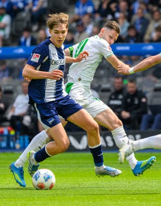 10 05 2026 Soccer Season 2025 2026 2 Soccer Bundesliga 33 Matchday Hertha BSC Berlin SpVgg Greuther Fürth SGF Kleeblatt Sportfoto Zink MeZi xmexzix DFL regulations prohibit any use of photographs as image sequences and or quasi video only for editorial use Kennet Eichhorn 23, Hertha BSC Berlin before Branimir Hrgota 10, SpVgg Greuther Fürth