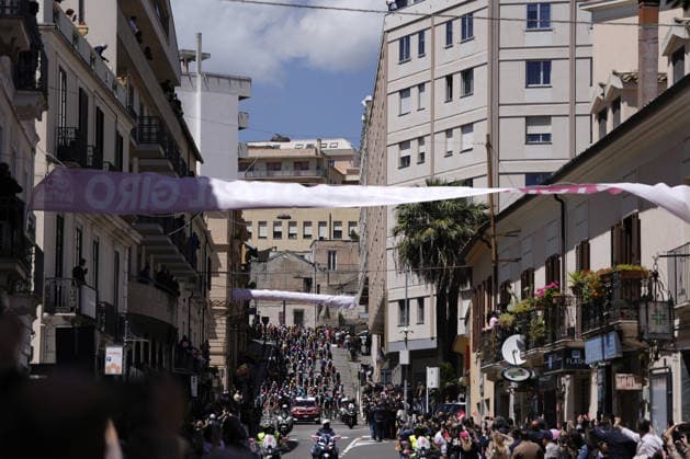 Start of the race during Stage 4 of the Giro d™Italia, from Catanzaro to Cosenza, Italy, Tuesday, May 12, 2026.  Copyright: xFabioxFerrari LaPressex