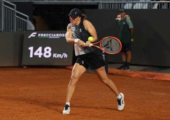 May 12, 2026, Rome, Lazio, Italy: IGA SWIATEK of Poland during the match against N. Osaka of Japan in the fourth round of tennis tournament WTA, Tennis Damen 1000 Internazionali BNL DÃ¢â‚¬â ¢Italia, Rome, Italy. Swiatek won 6:2, 6:1. Rome Italy - ZUMAc278 20260512_zsp_c278_026 Copyright: xMarcinxCholewinskix