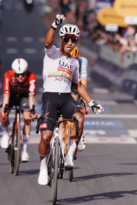 Ecuador™s Manuel Jhonatan Narvaez of UAE Team Emirates XRG winner of the stage on the finish line during Stage 4 of the Giro d™Italia, from Catanzaro to Cosenza, Italy, Tuesday, May 12, 2026.  Copyright: xGianxMattiaxD Albertox xLaPressex