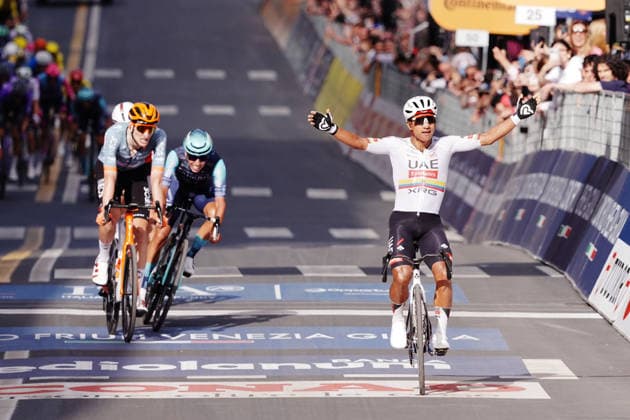 Ecuador™s Manuel Jhonatan Narvaez of UAE Team Emirates XRG winner of the stage on the finish line during Stage 4 of the Giro d™Italia, from Catanzaro to Cosenza, Italy, Tuesday, May 12, 2026.  Copyright: xGianxMattiaxD Albertox xLaPressex