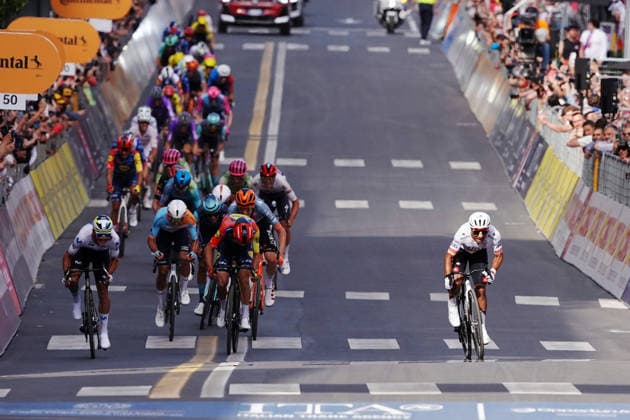 Ecuador™s Manuel Jhonatan Narvaez of UAE Team Emirates XRG winner of the stage on the finish line during Stage 4 of the Giro d™Italia, from Catanzaro to Cosenza, Italy, Tuesday, May 12, 2026.  Copyright: xGianxMattiaxD Albertox xLaPressex